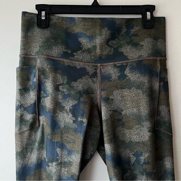 ATHLETA SALUTATION STASH HIGH RISE 7/8 LEGGING Topiary Abstract Olive - Picture 5 of 13